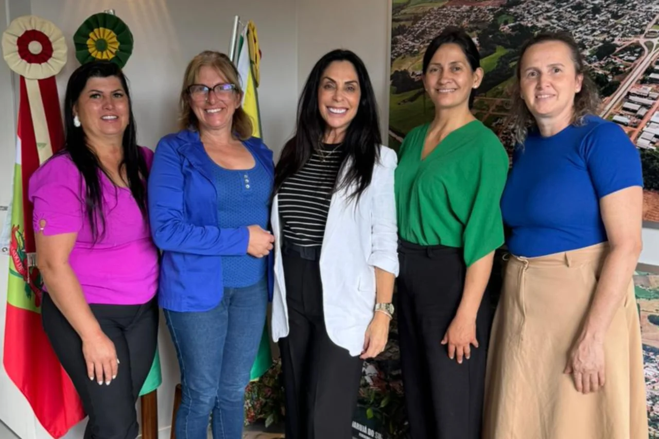 Deputada destina R$ 200 mil a Guarujá do Sul para obras e projeto turístico 11 Em visita ao município, a deputada federal Geovania de Sá anunciou o repasse de R$ 200 mil para obras e início de projeto turístico