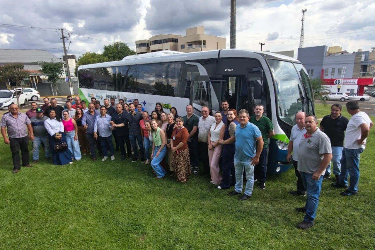 Barracão recebe ônibus de R$ 855 mil para transporte de pacientes 3 O município foi contemplado com um ônibus no valor de R$ 855 mil, dos quais R$ 700 mil foram disponibilizados pelo Deputado Adão Litro