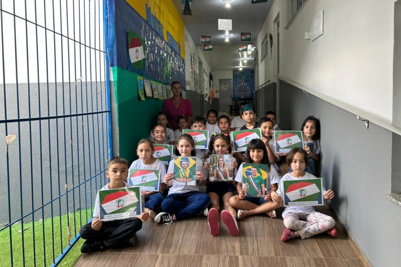 Alunos do São Silvestre celebram 72 anos de Dionísio Cerqueira com o “Jornal do Município” 11 Alunos do São Silvestre celebram 72 anos de Dionísio Cerqueira com o “Jornal do Município”