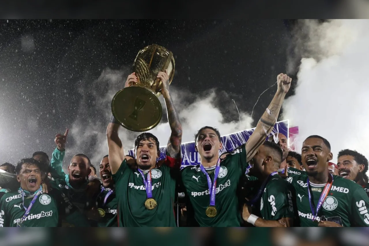 Palmeiras encerra jejum de 700 dias e conquista o 27º título do Campeonato Paulista 33 Palmeiras vence o Novorizontino por 2 a 1 em Novo Horizonte e conquista o Campeonato Paulista de 2026, encerrando jejum de 700 dias sem títulos e ampliando hegemonia sob o comando de Abel Ferreira.