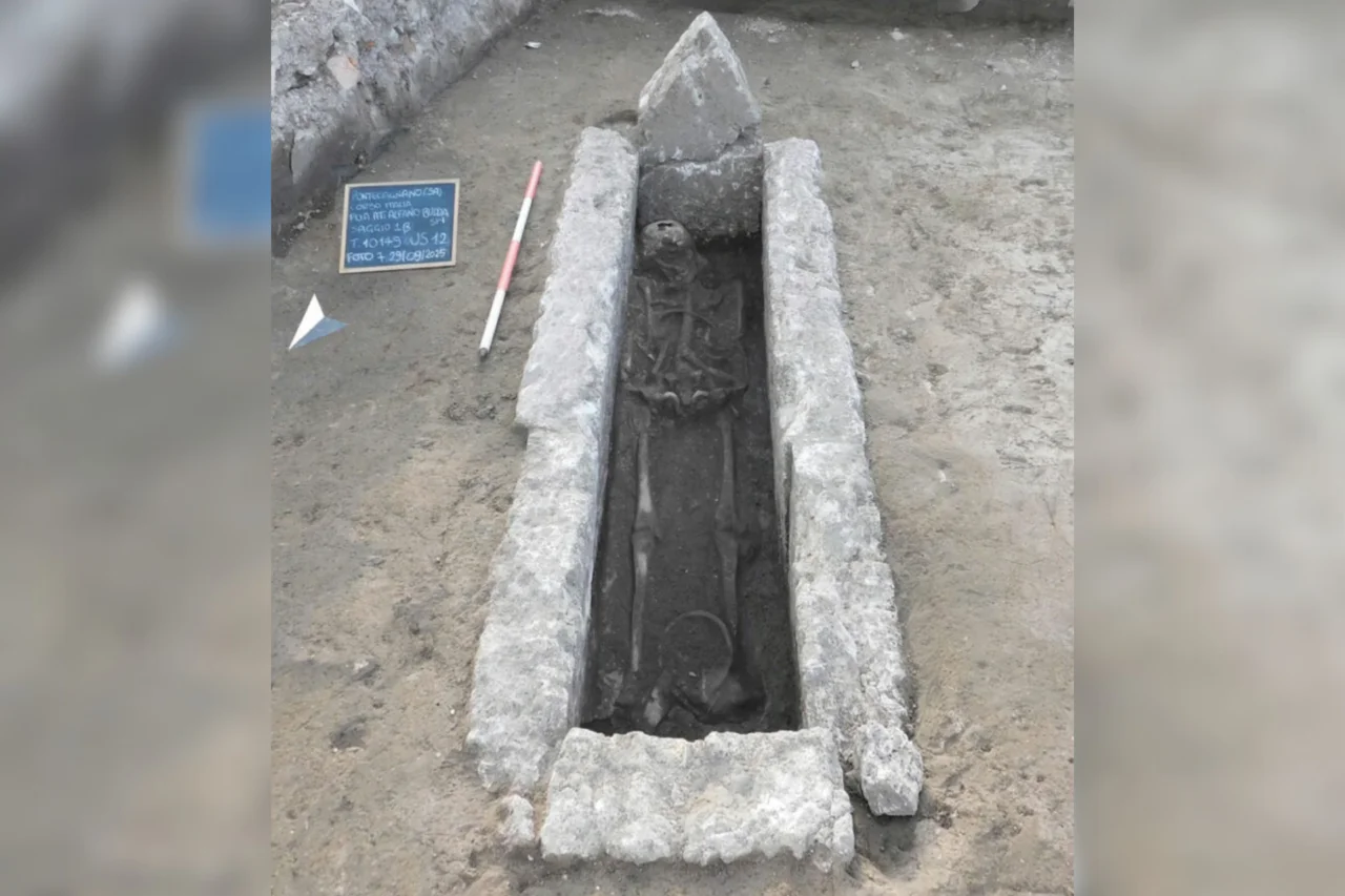 Arqueólogos descobrem 34 sepulturas dos séculos IV e III a.C. no sul da Itália 36 Arqueólogos descobrem 34 sepulturas dos séculos IV e III a.C. no sul da Itália