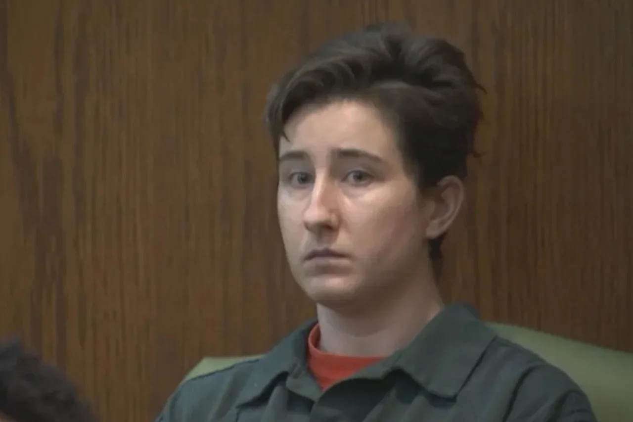 Mãe é condenada a 10 anos de prisão após filho de 5 anos cair do 17º andar nos Estados Unidos 31 Mãe é condenada a 10 anos de prisão após filho de 5 anos cair do 17º andar nos Estados Unidos