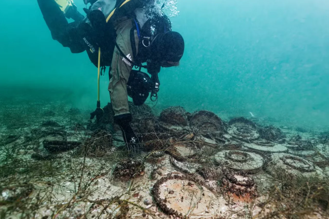 Naufrágio romano de 2 mil anos é descoberto na Suíça 36 Naufrágio romano de 2 mil anos é descoberto na Suíça
