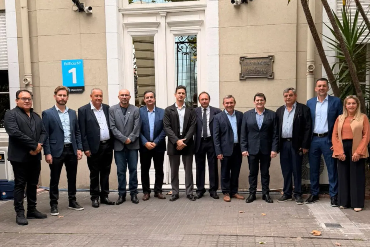 Lideranças locais viajam a Buenos Aires em busca de melhorias no serviço de migraciones na Aduana Argentina 1 656ytgub
