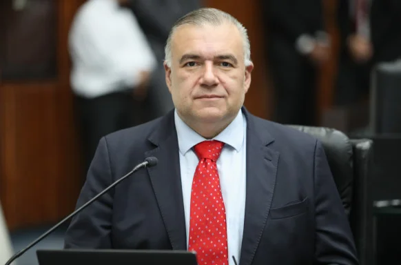 Assembleia do Paraná realiza sessão solene para marcar o Dia Nacional da Educação 13 Captura de tela 2026 04 18 095814