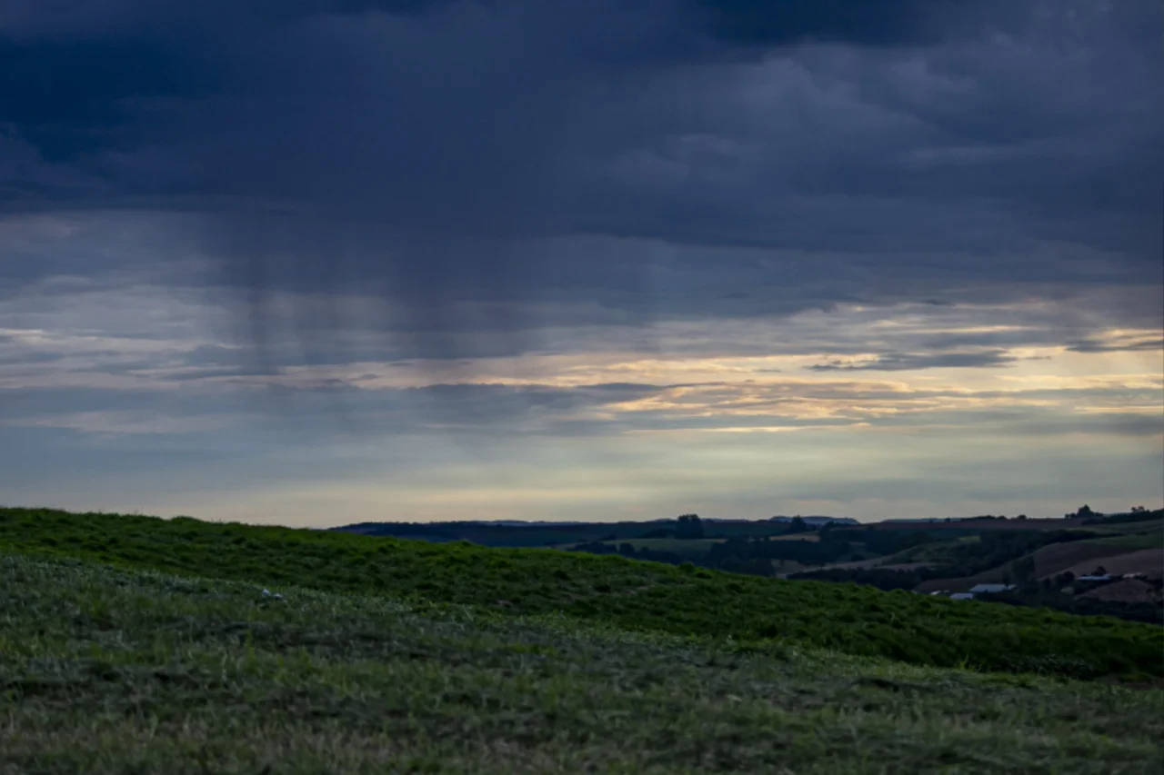 Paraná terá retorno de tempestades no fim de semana com risco elevado em regiões do Oeste 12 Heloisa L 2026 04 10T141414.983