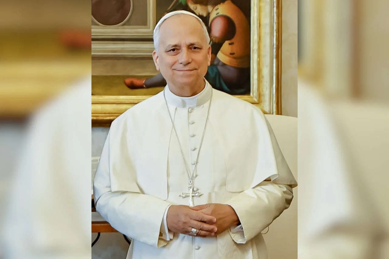 Em sua primeira missa de Páscoa como líder da Igreja Católica, papa Leão XIV defende o desarmamento, critica a indiferença e pede diálogo para encerrar conflitos.