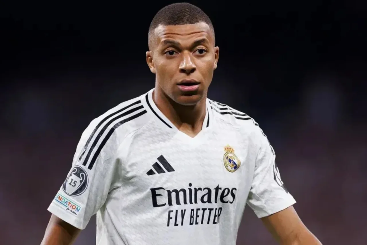 Com Messi e Cristiano Ronaldo próximos da despedida em Copas, Mbappé surge como principal nome da nova geração do futebol mundial.