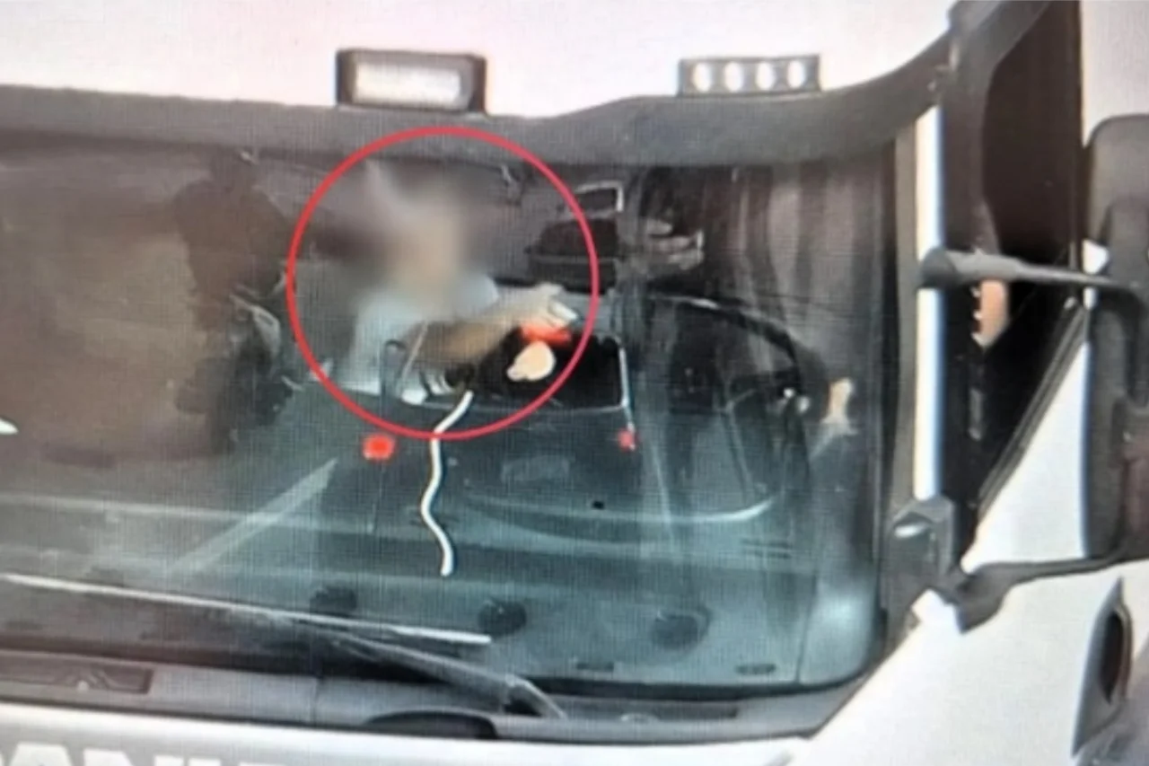 PRF flagra crianças em situações de risco no trânsito na BR-282 em Florianópolis 3 crys 16 1