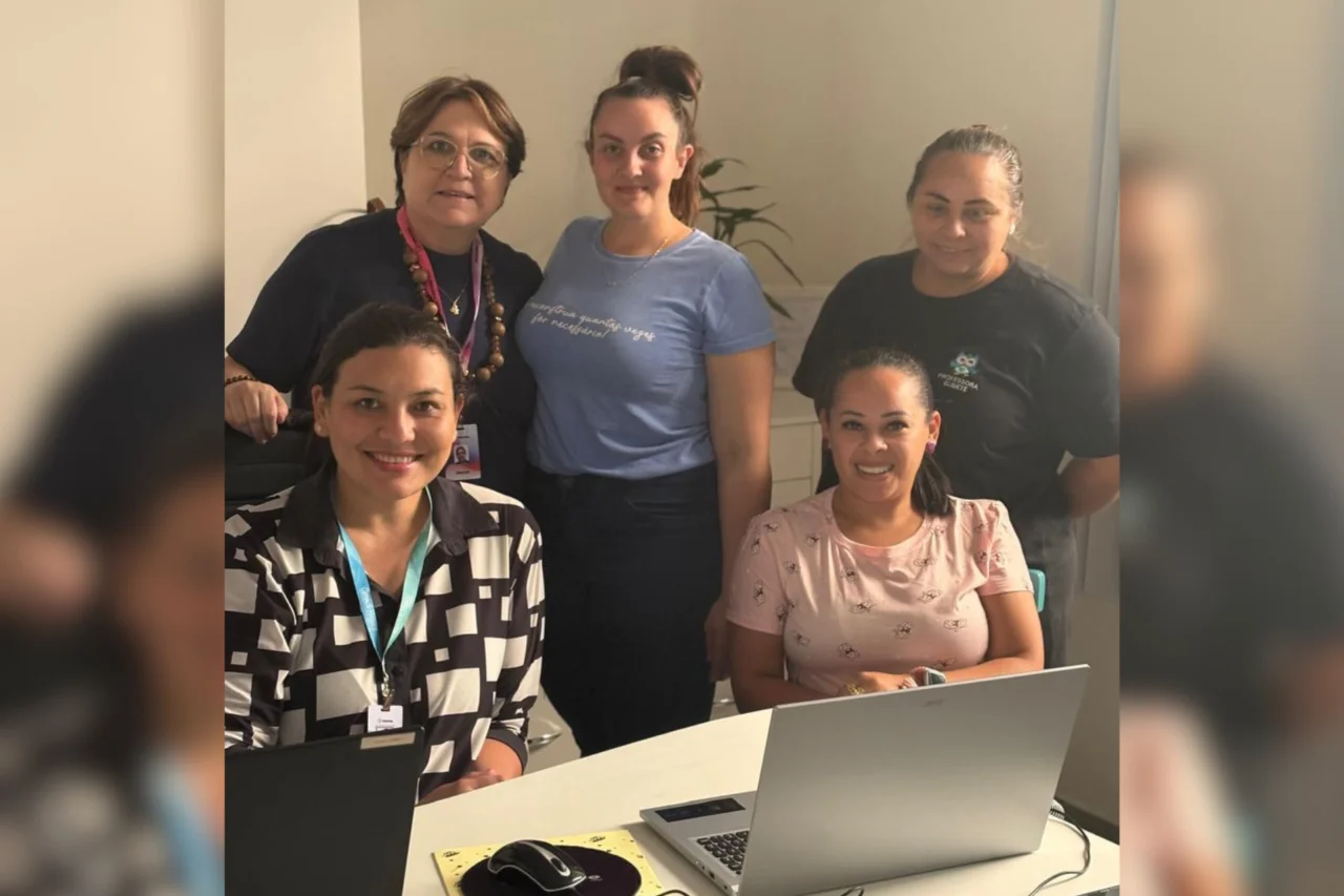 A equipe da Secretaria de Educação e consultores do sistema Aprende Brasil analisam resultados da Prova Sondar em escolas de São José do Cedro