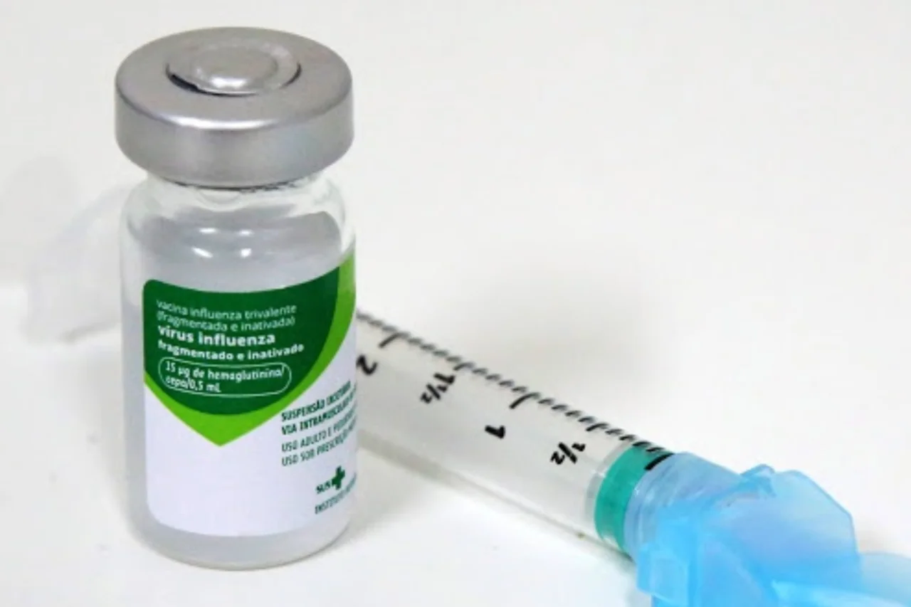 Santa Catarina aplica mais de 271 mil doses contra a gripe e mantém vacinação até 30 de maio 9 Campanha de vacinação contra a gripe em Santa Catarina já aplicou mais de 271 mil doses e segue até o fim de maio com foco em grupos prioritários.