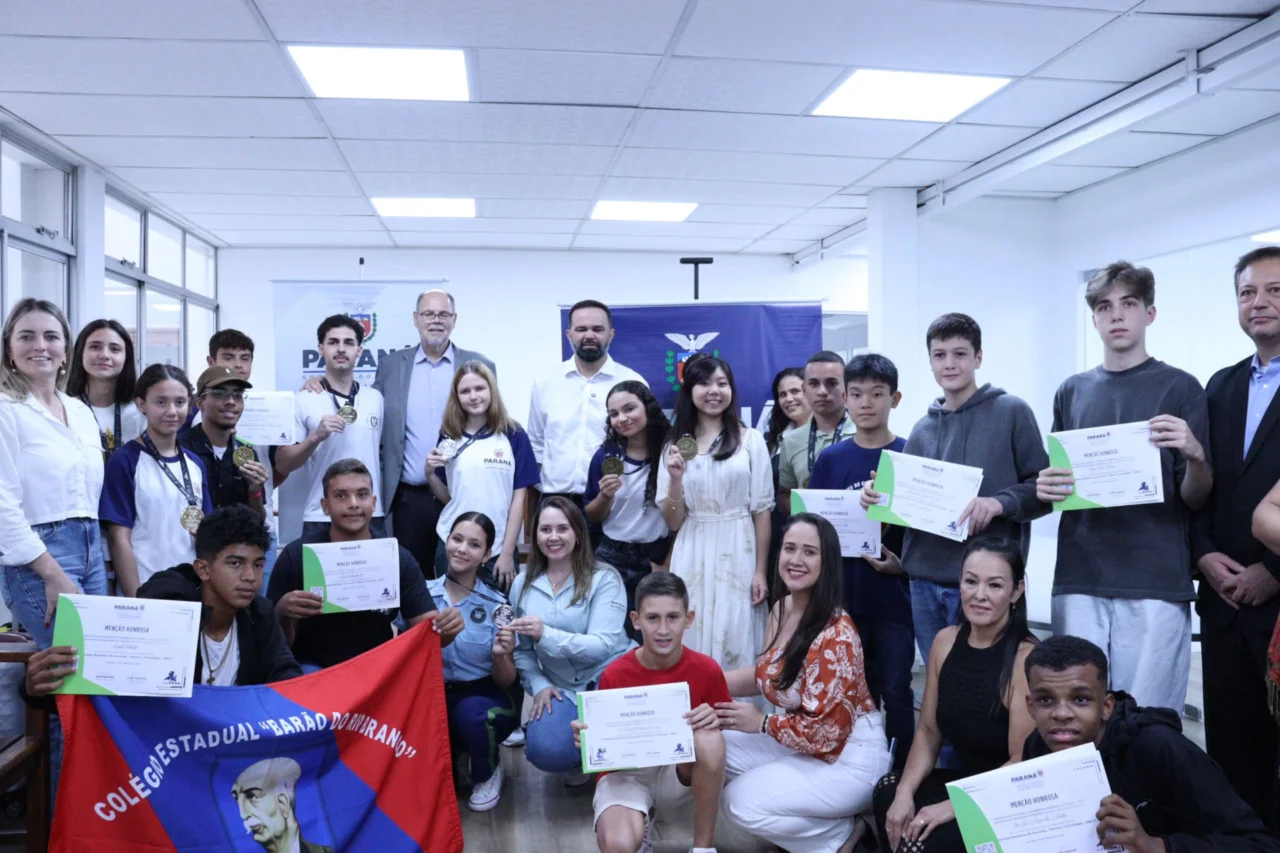 Paraná lidera Olimpíada Brasileira de Inovação com 19 medalhas e amplia destaque nacional 3 Estudantes do Paraná conquistam 19 medalhas na Olimpíada Brasileira de Inovação, Ciência e Tecnologia e lideram desempenho nacional.