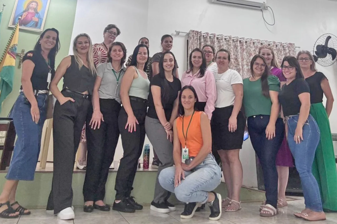 Vigilância Sanitária realiza capacitação para equipes de saúde em Guarujá do Sul 10 Treinamento abordou boas práticas, limpeza e uso de EPIs em Unidades Básicas de Saúde para reforçar segurança no atendimento