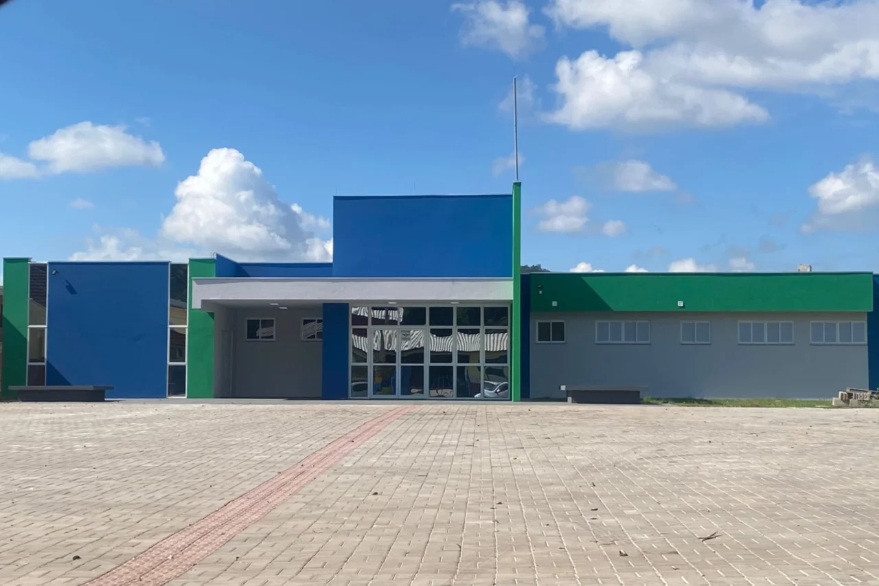 O cronograma previa inauguração em abril, contudo devido a alguns entraves na organização e necessidade de móveis sob medida a data foi revista