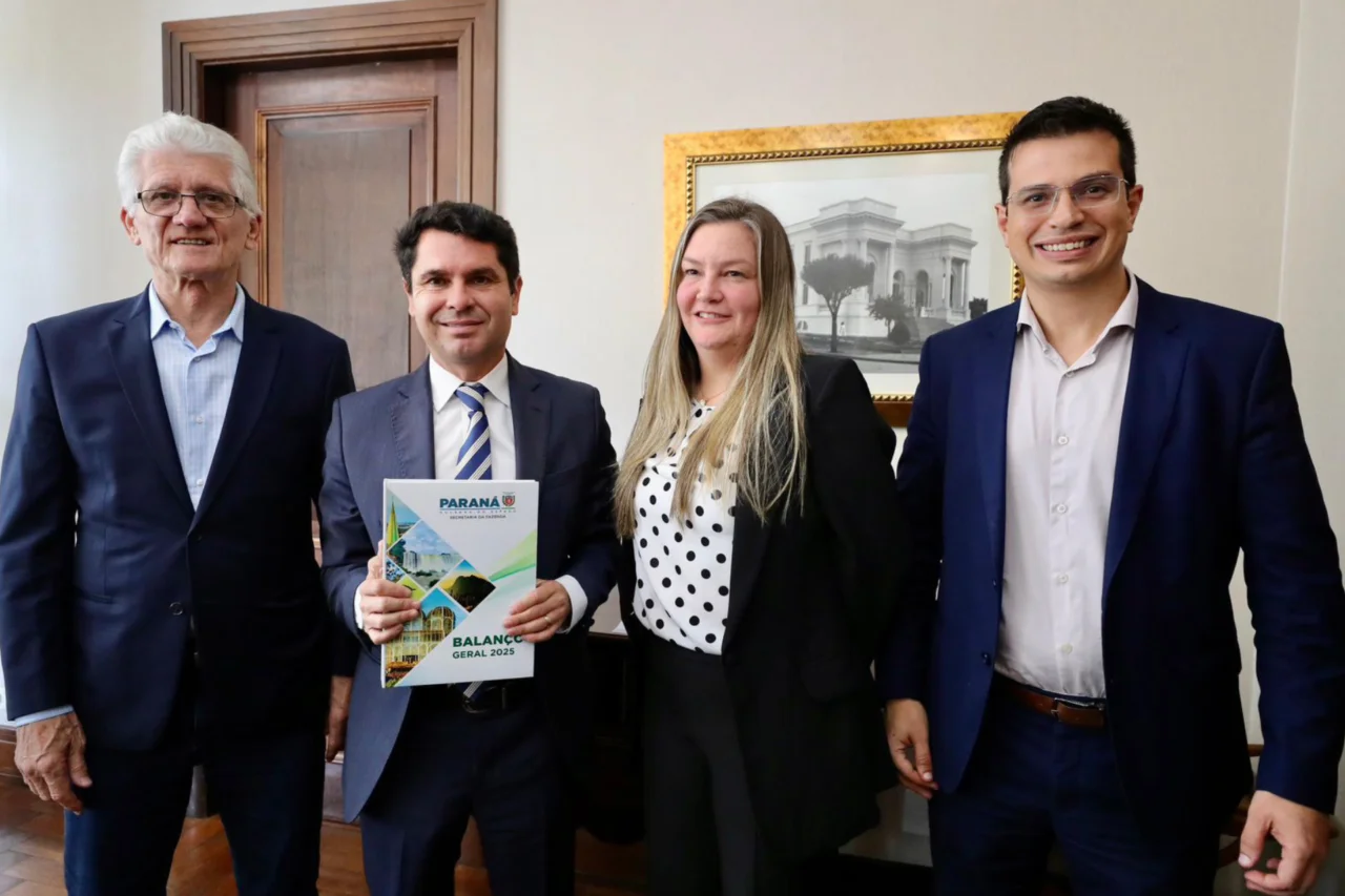 Governo do Paraná entrega prestação de contas de 2025 com destaque para investimentos e equilíbrio fiscal 13 Governo do Paraná apresenta prestação de contas de 2025 à Assembleia Legislativa com investimento recorde e indicadores de gestão fiscal.