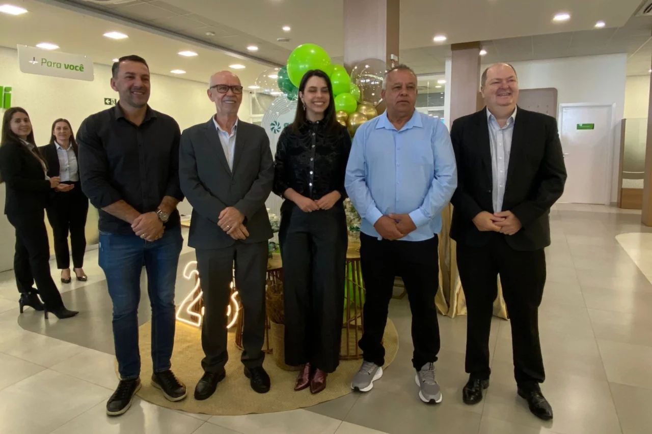 Sicredi Fronteiras completa 23 anos em Barracão e destaca expansão e impacto regional 4 crys 45 3