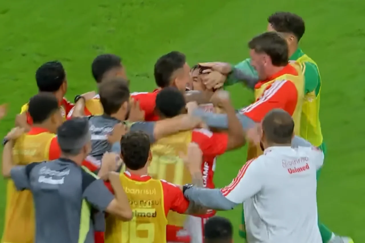 Internacional vence o Corinthians fora de casa e amplia sequência invicta no Brasileirão 34 Internacional derrota o Corinthians por 1 a 0 na Arena Itaquera, amplia invencibilidade e sobe na tabela do Campeonato Brasileiro.