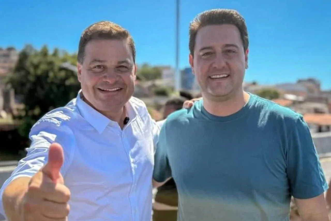 Ratinho Junior escolhe homem da infraestrutura como sucessor 14 O governador Ratinho Junior bateu o martelo: Sandro Alex, ex-secretário de Infraestrutura e Logística e atual deputado federal, será seu candidato para sucessão do Palácio Iguaçu. Ele é filiado ao PSD e é o atual presidente estadual do partido.