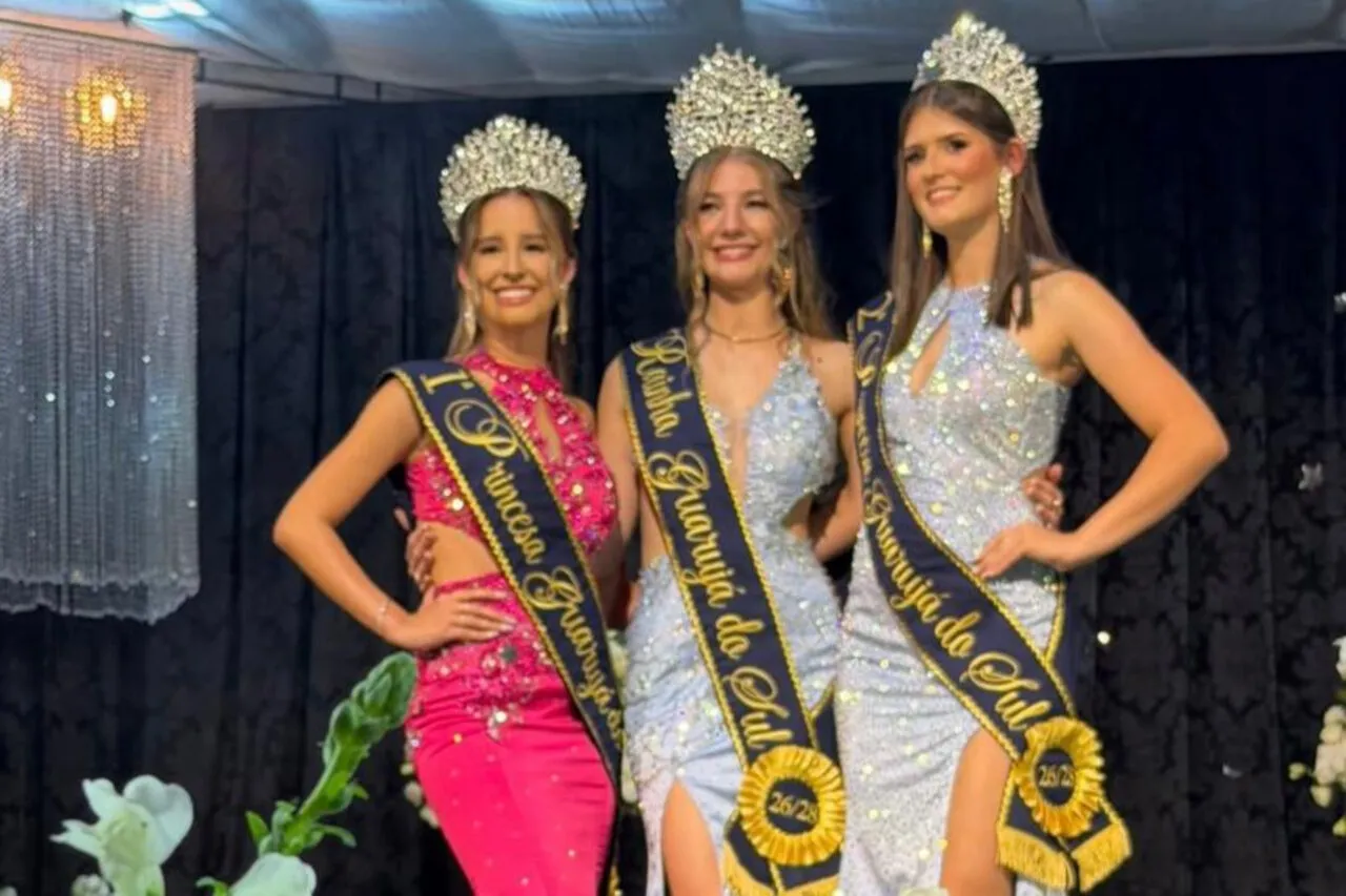 Guarujá do Sul escolhe novas soberanas em noite de festa e emoção 3 gfthyt