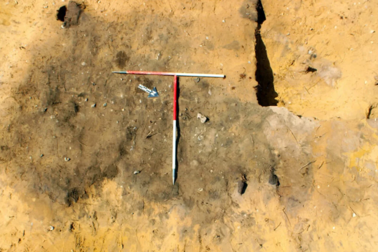 Descoberta arqueológica na Inglaterra revela vestígios de pira funerária da Idade do Bronze 3 Descoberta arqueológica na Inglaterra revela vestígios de pira funerária da Idade do Bronze