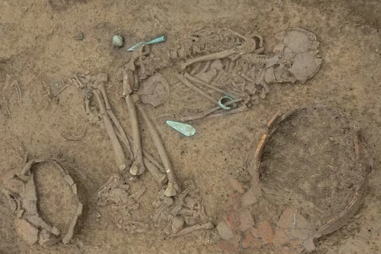 Tumba de mulher com joias é descoberta na Chechênia 37 Tumba de mulher com joias é descoberta na Chechênia
