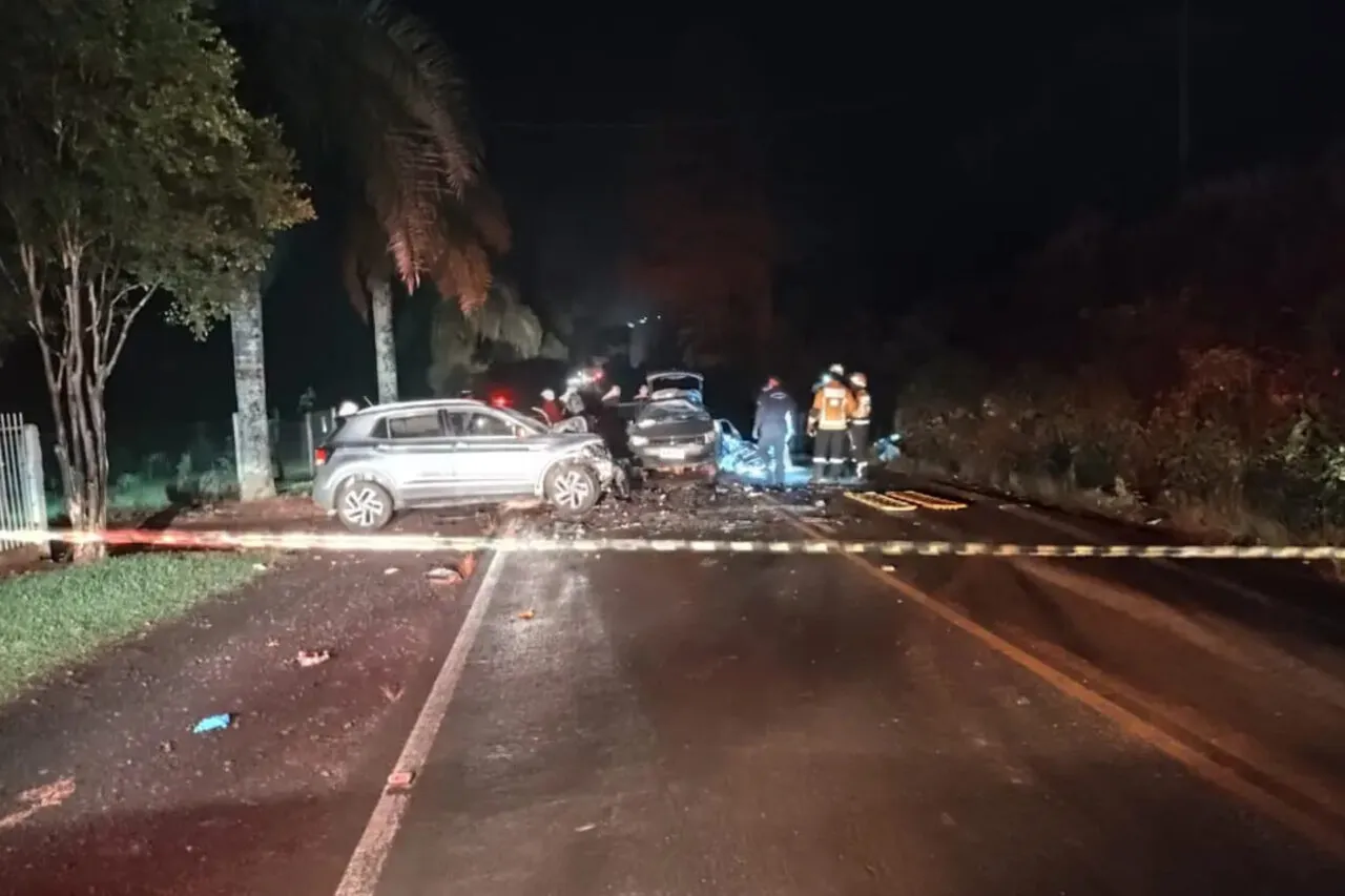 Cinco pessoas morrem em gravíssimo acidente na SC-355 3 Cinco pessoas, entre elas duas crianças morreram vítimas de um gravíssimo acidente no trecho entre Videira e Iomerê