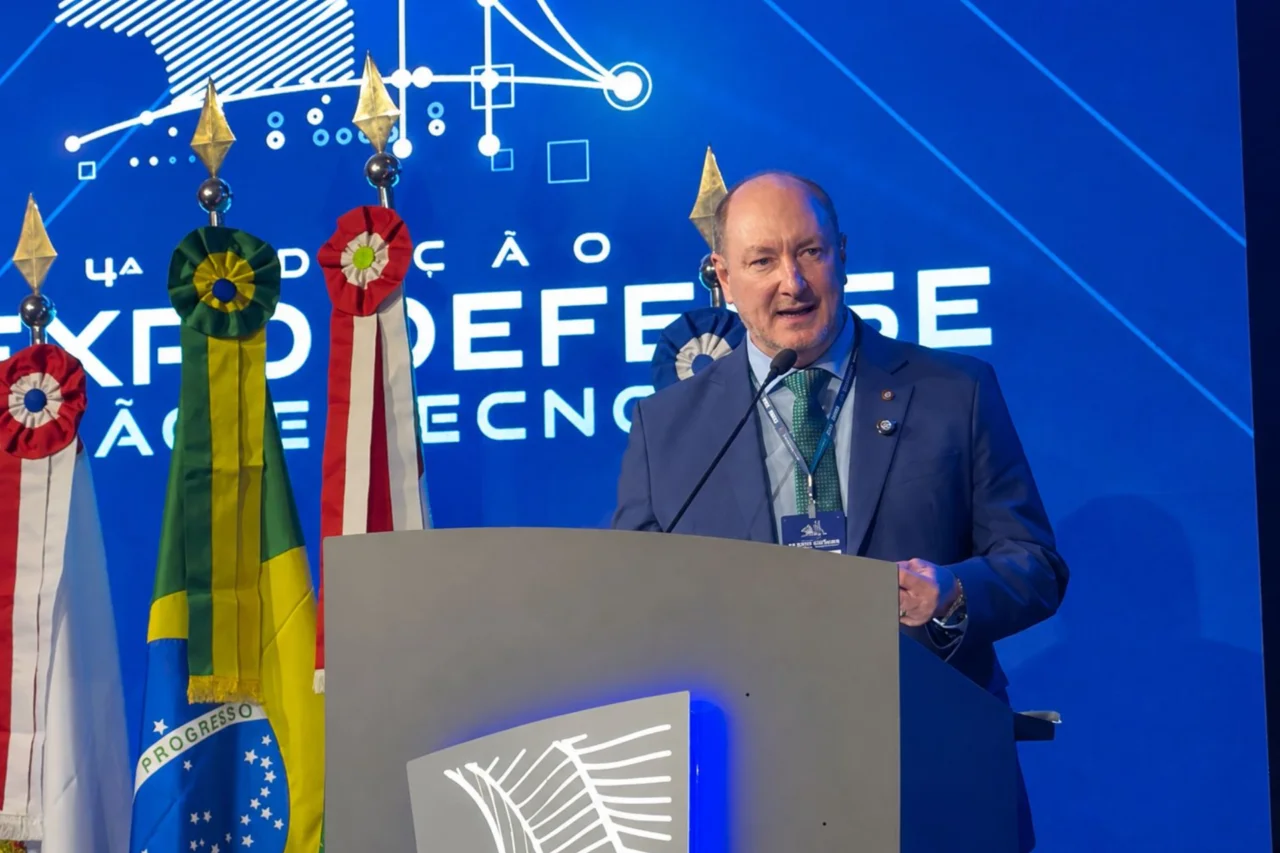 Lançada Frente Parlamentar da Defesa durante a SC Expo Defense 13 Heloisa L 19 2
