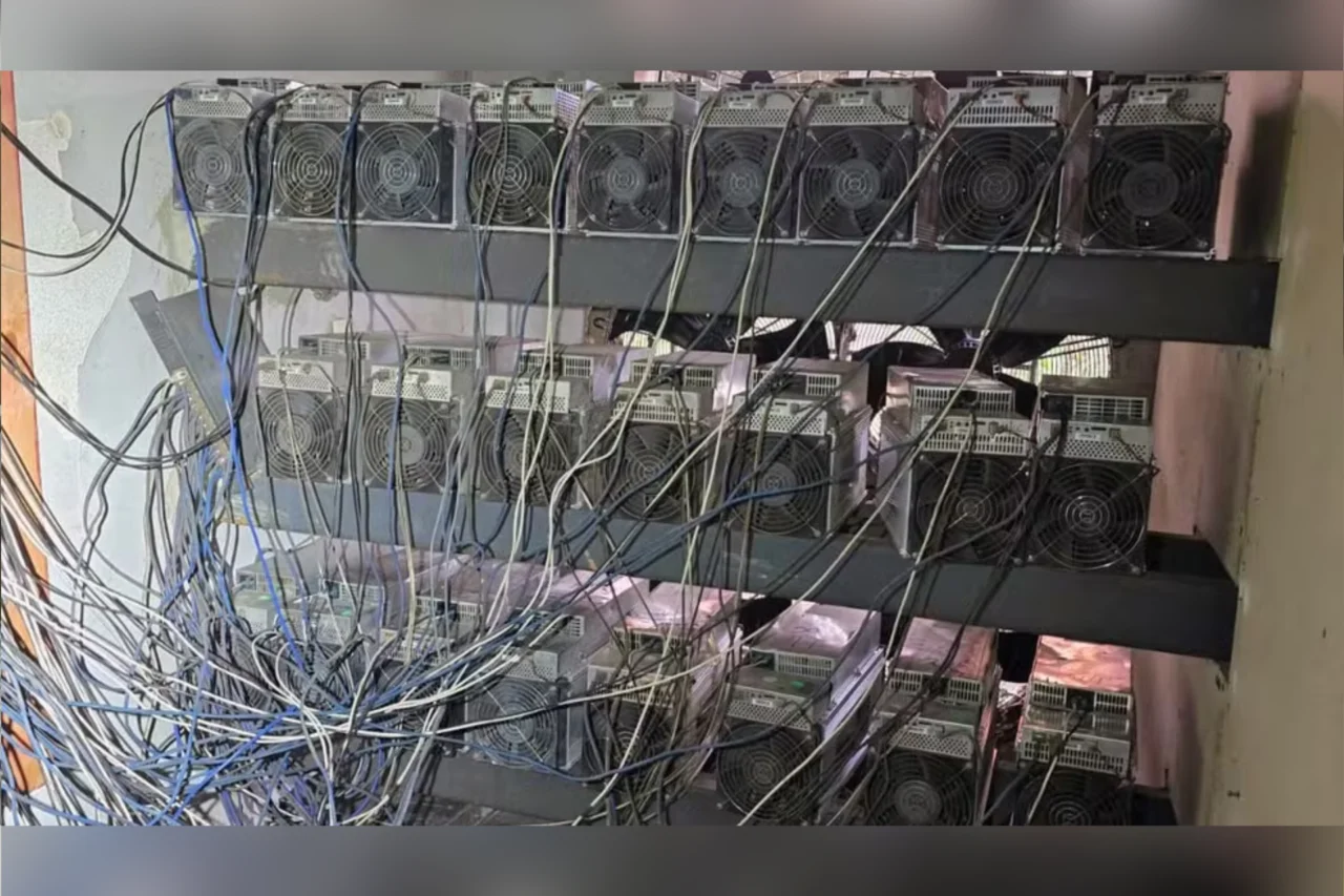 Polícia encontra estrutura de mineração de criptomoedas em área dominada pelo Comando Vermelho no Rio 1 Heloisa L 33 2