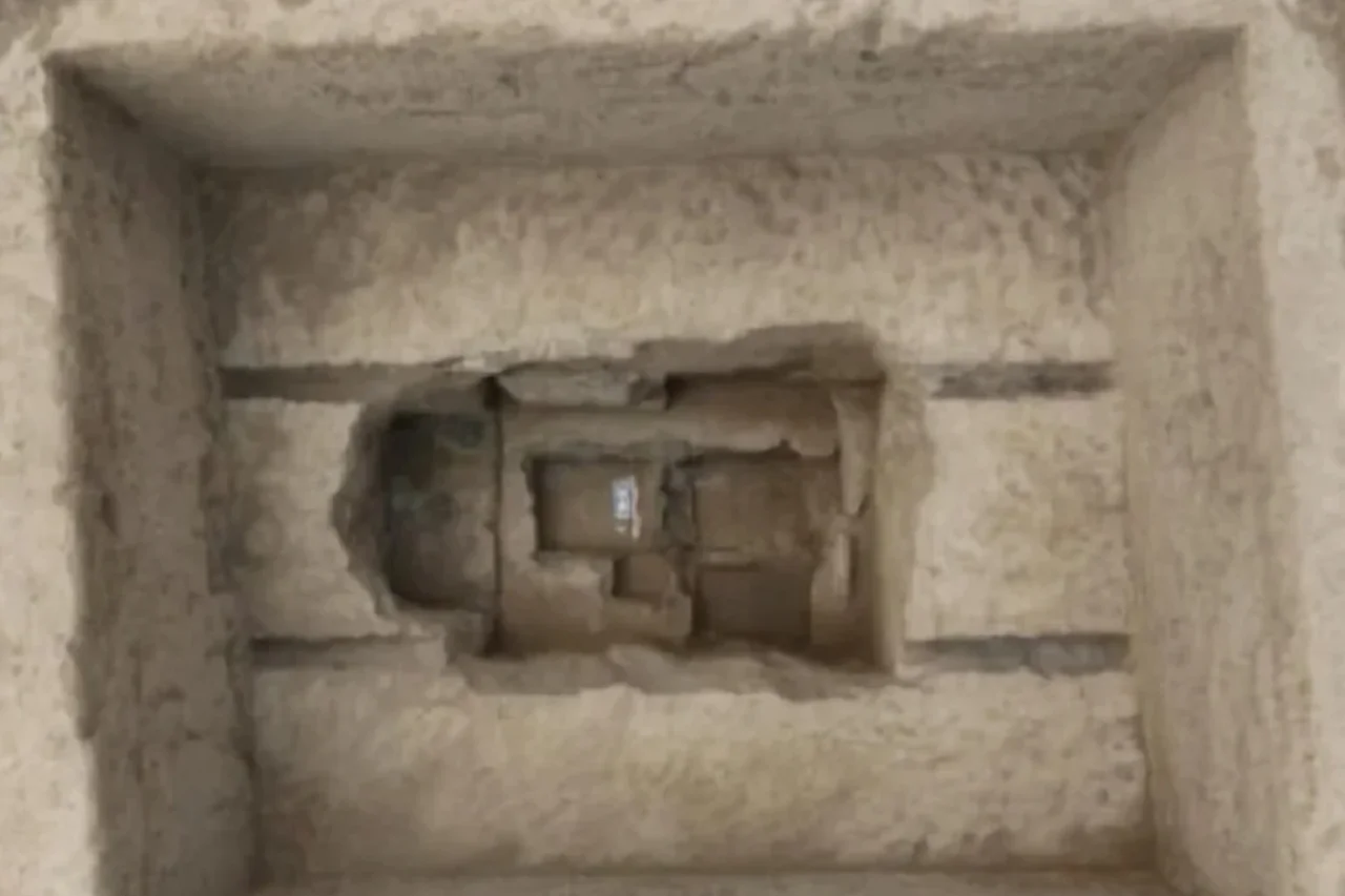 Garrafa com cerveja de 2.300 anos é encontrada dentro de tumba antiga na China 38 Garrafa com cerveja de 2.300 anos é encontrada dentro de tumba antiga na China