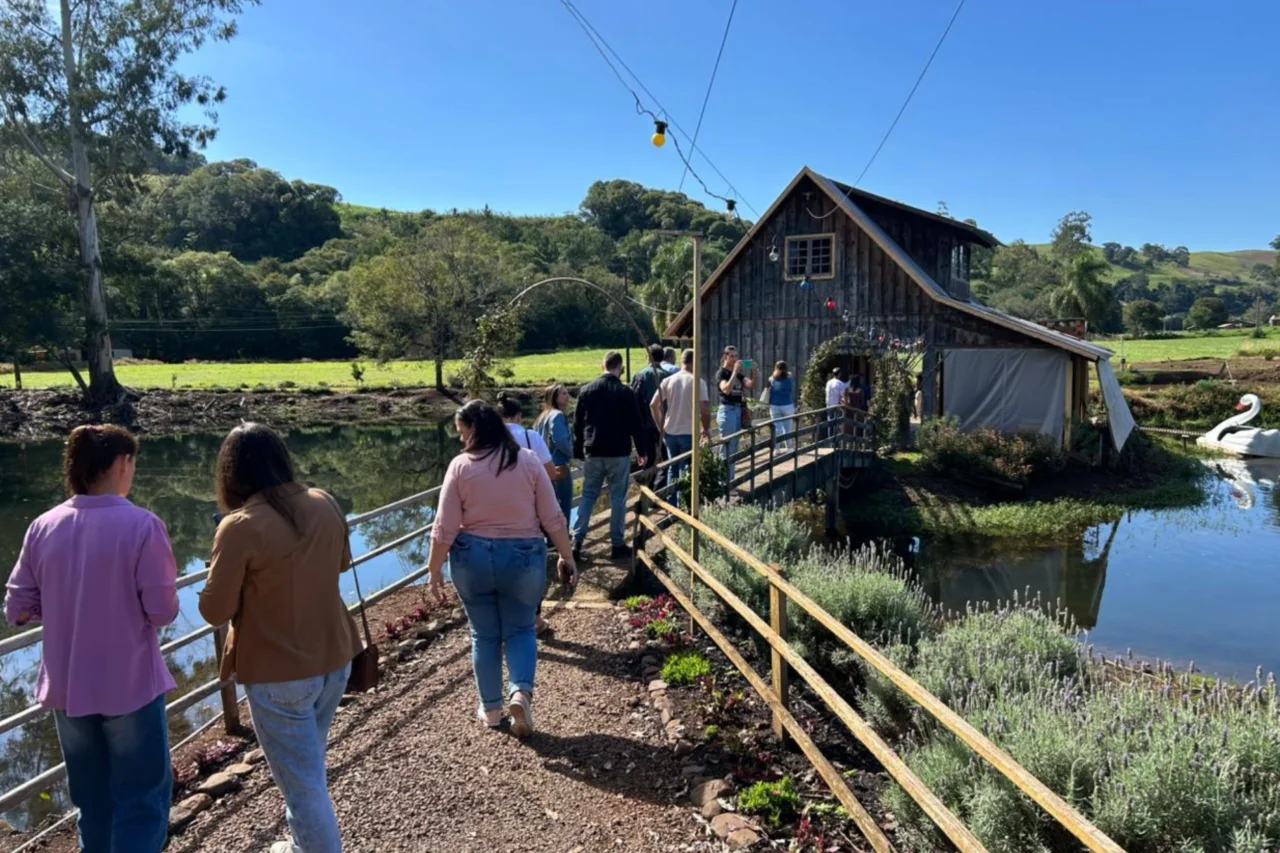 Seminário em São José do Cedro debate turismo regional e destaca potencial do interior