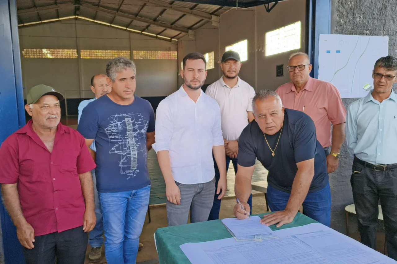 Assinada a Ordem de Serviço para asfaltamento entre São Roque, Linha Nova e ligação com a rodovia, em Barracão 6 Assinada a Ordem de Serviço para asfaltamento entre São Roque, Linha Nova e ligação com a rodovia, em Barracão