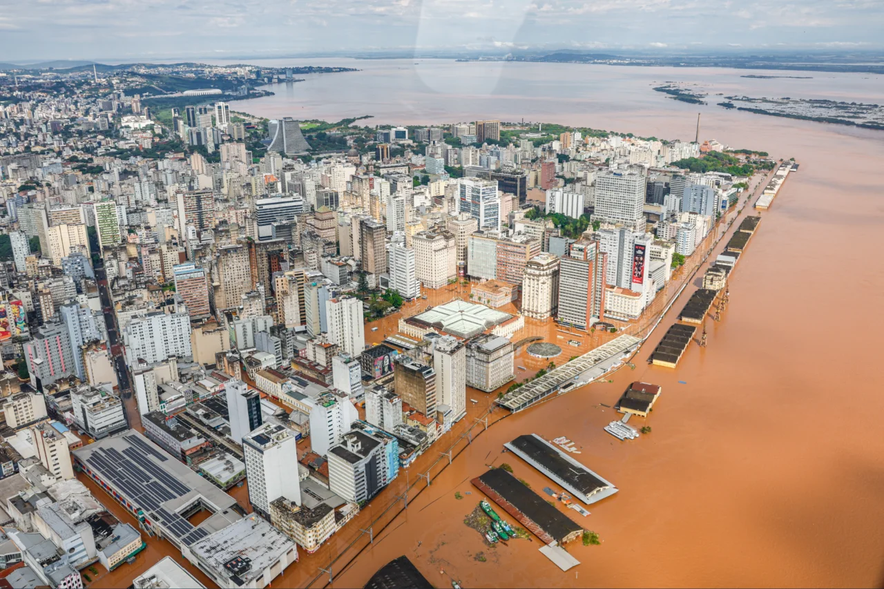 Dois anos após enchentes, 42 escolas do Rio Grande do Sul ainda aguardam conclusão de obras