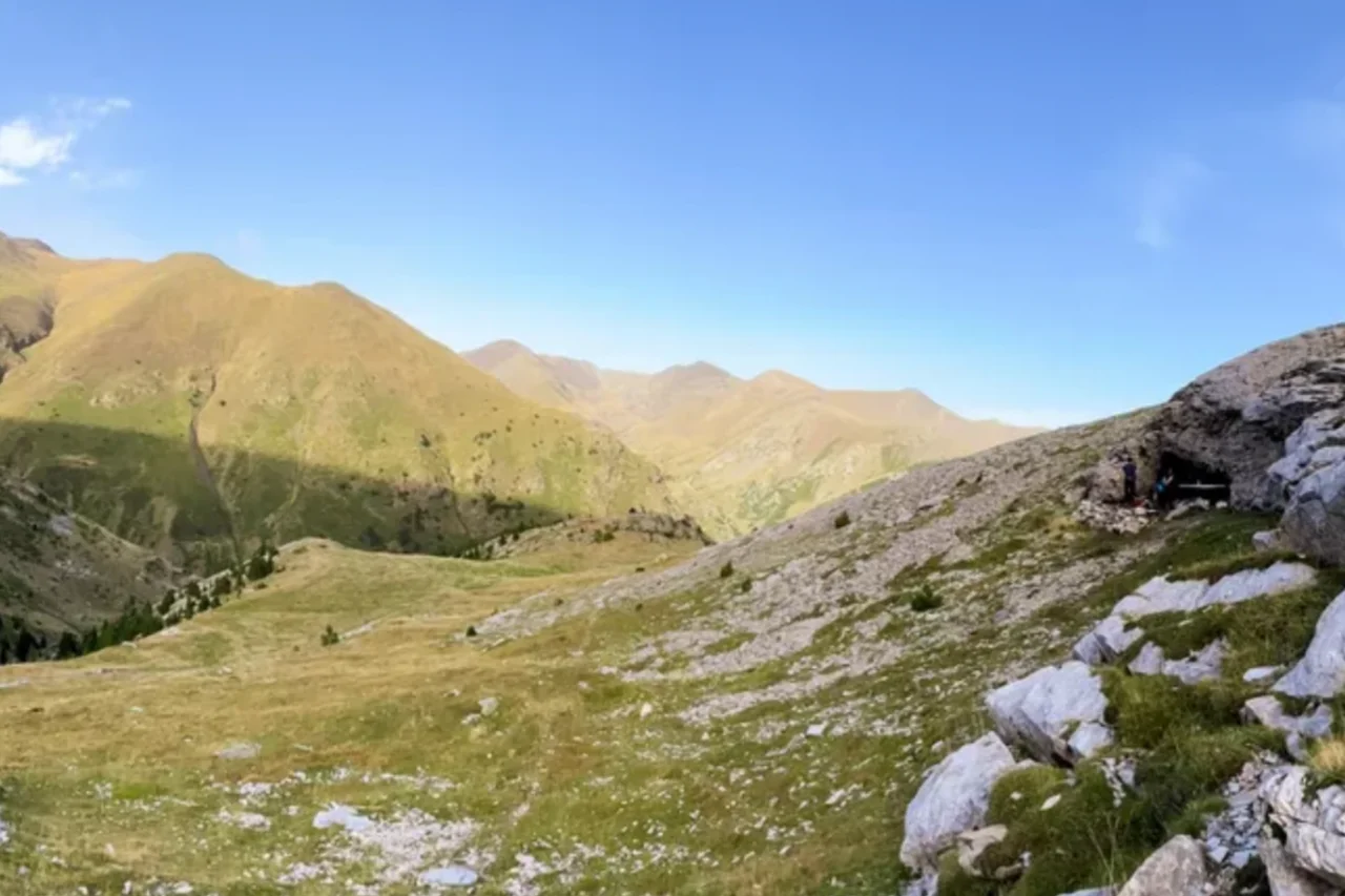 Caverna nos Pirineus revela presença humana em altitude extrema há até 7 mil anos