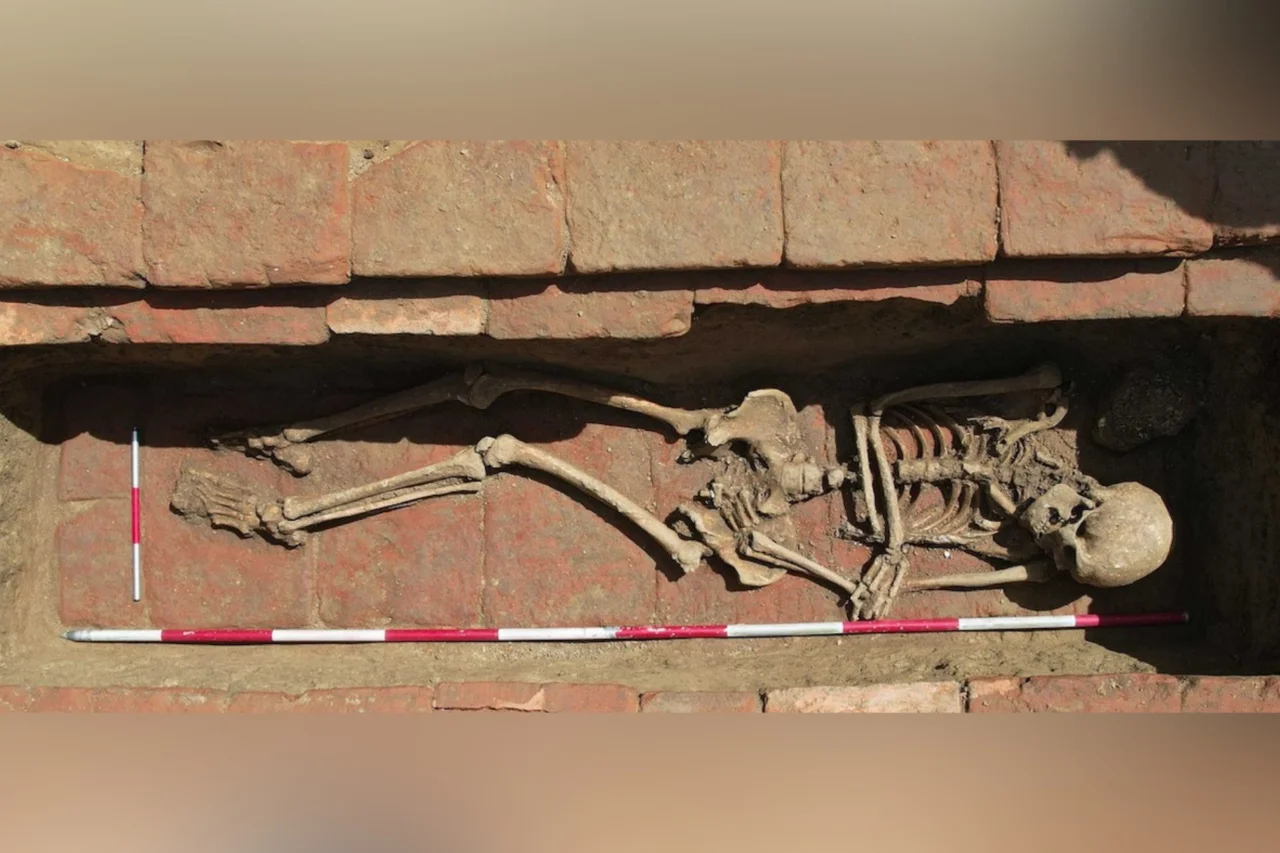 Túmulo romano intacto encontrado na Croácia revela detalhes de sepultamento com quase 2 mil anos