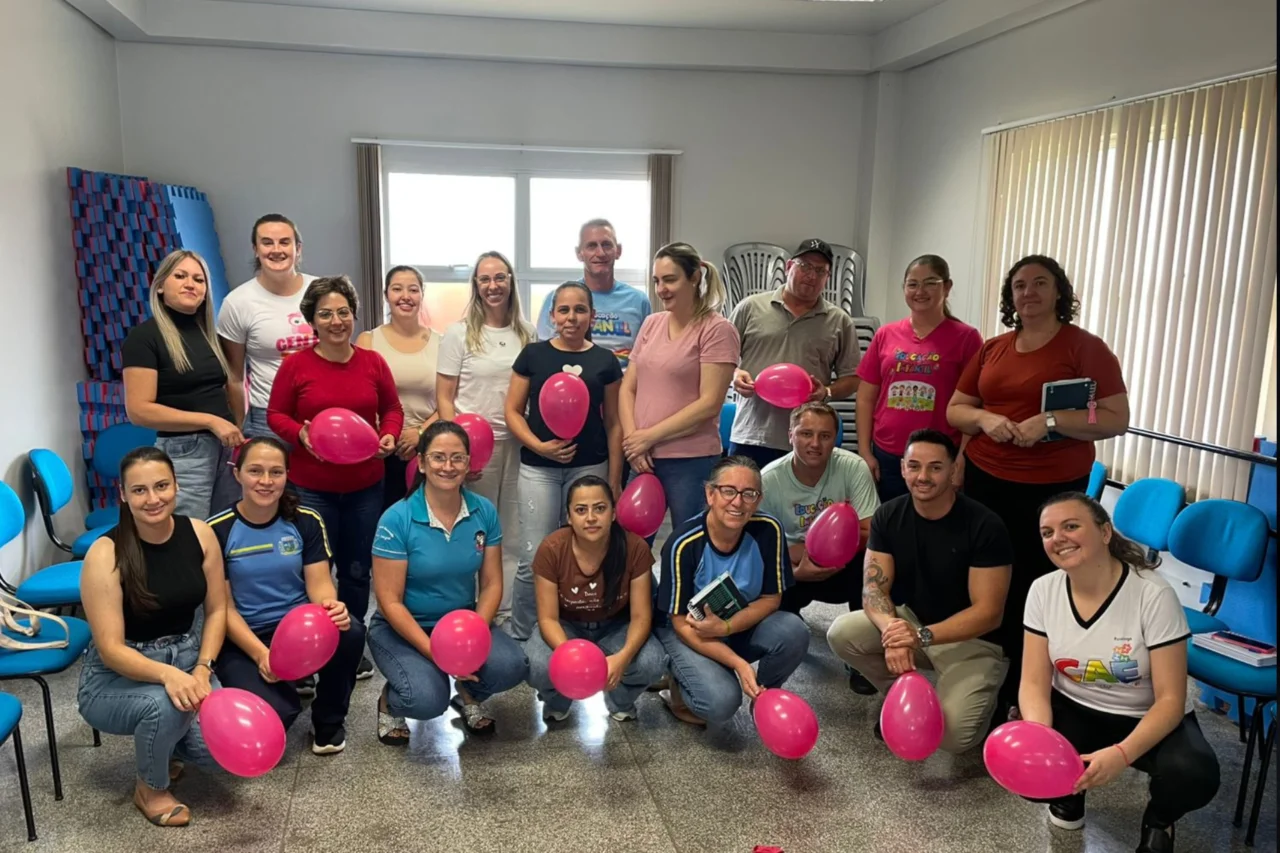 Profissionais do CAE participam de um encontro com professores de apoio da rede municipal 6 Profissionais do CAE participam de encontro com professores de apoio da rede municipal
