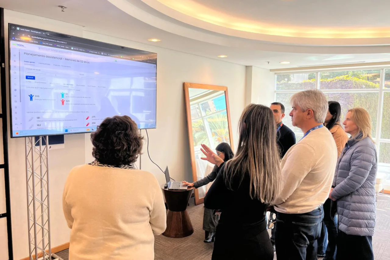 O Estado do Paraná apresenta tecnologia na área de saúde que já atende 399 municípios 3 O Estado do Paraná apresenta tecnologia na área de saúde que já atende 399 municípios