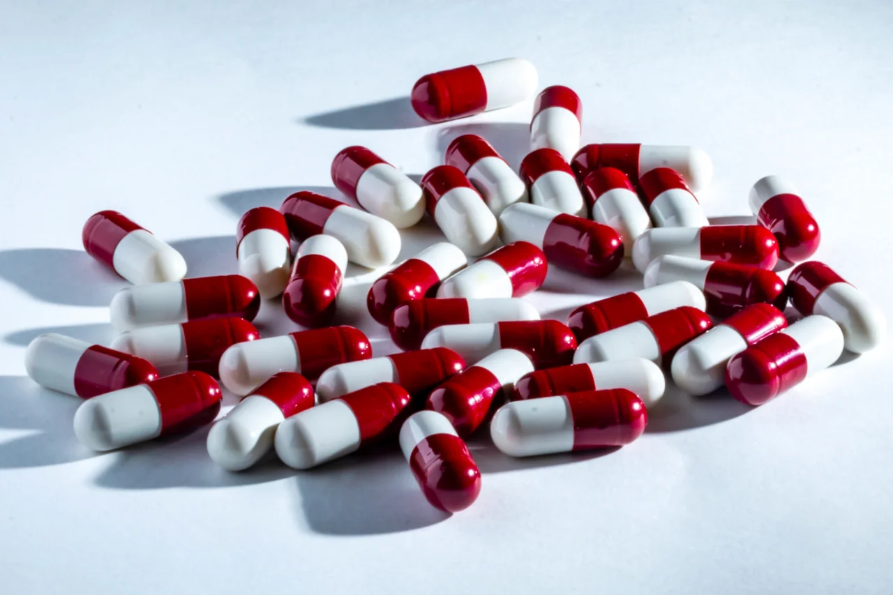 Anvisa suspende lotes de medicamentos para colesterol e corticoide após notificações de irregularidades