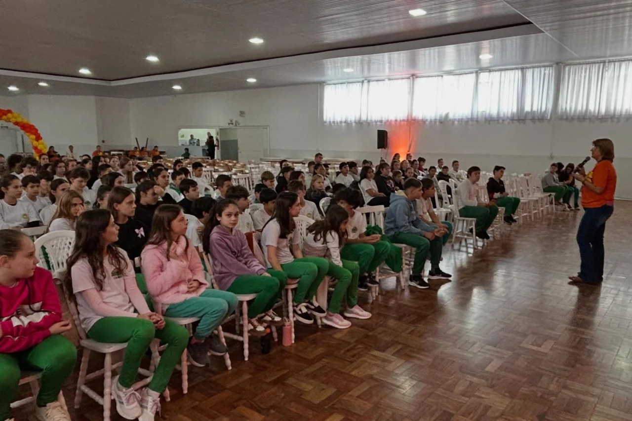 São José do Cedro mobiliza estudantes em ação do Maio Laranja com teatro e orientação preventiva 3 Estudantes participaram de ação do Maio Laranja com apresentações teatrais e atividades de conscientização sobre proteção de crianças e adolescentes