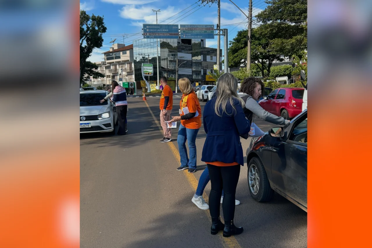 São José do Cedro realiza adesivaço e pedágio educativo durante campanha Maio Laranja 5 São José do Cedro realiza adesivaço e pedágio educativo durante campanha Maio Laranja
