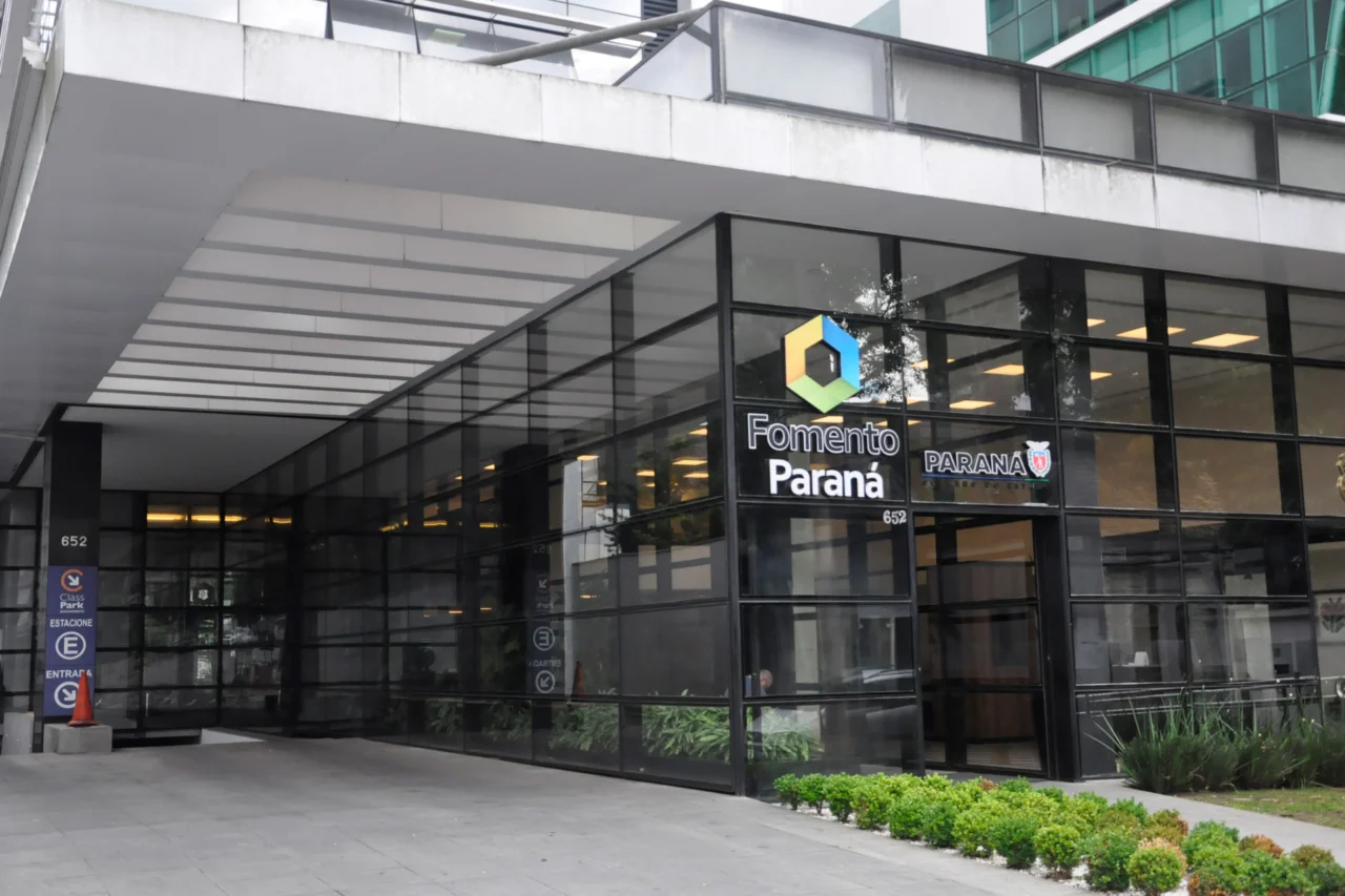 Fomento Paraná lança campanha para renegociação de dívidas com descontos e parcelamento em até 60 meses 11 Fomento Paraná lança campanha para renegociação de dívidas com descontos e parcelamento em até 60 meses