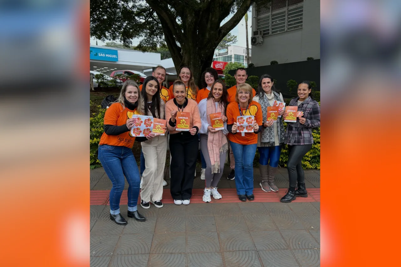 São José do Cedro realiza adesivaço e pedágio educativo durante campanha Maio Laranja 4 São José do Cedro realiza adesivaço e pedágio educativo durante campanha Maio Laranja