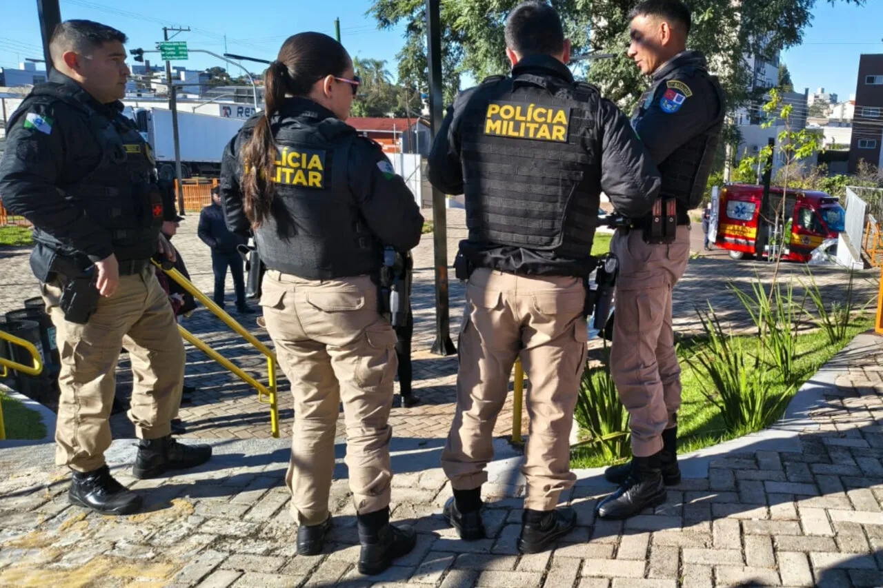 Morador do Bairro Alvorada é encontrado morto em banco da praça em Barracão 4 FDBT G
