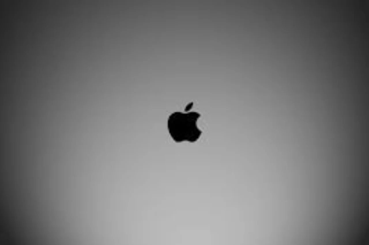 Primeiro iPhone dobrável pode ter dobradiça de metal líquido, apontam rumores 27 Heloisa L 2026 06 08T094203.123