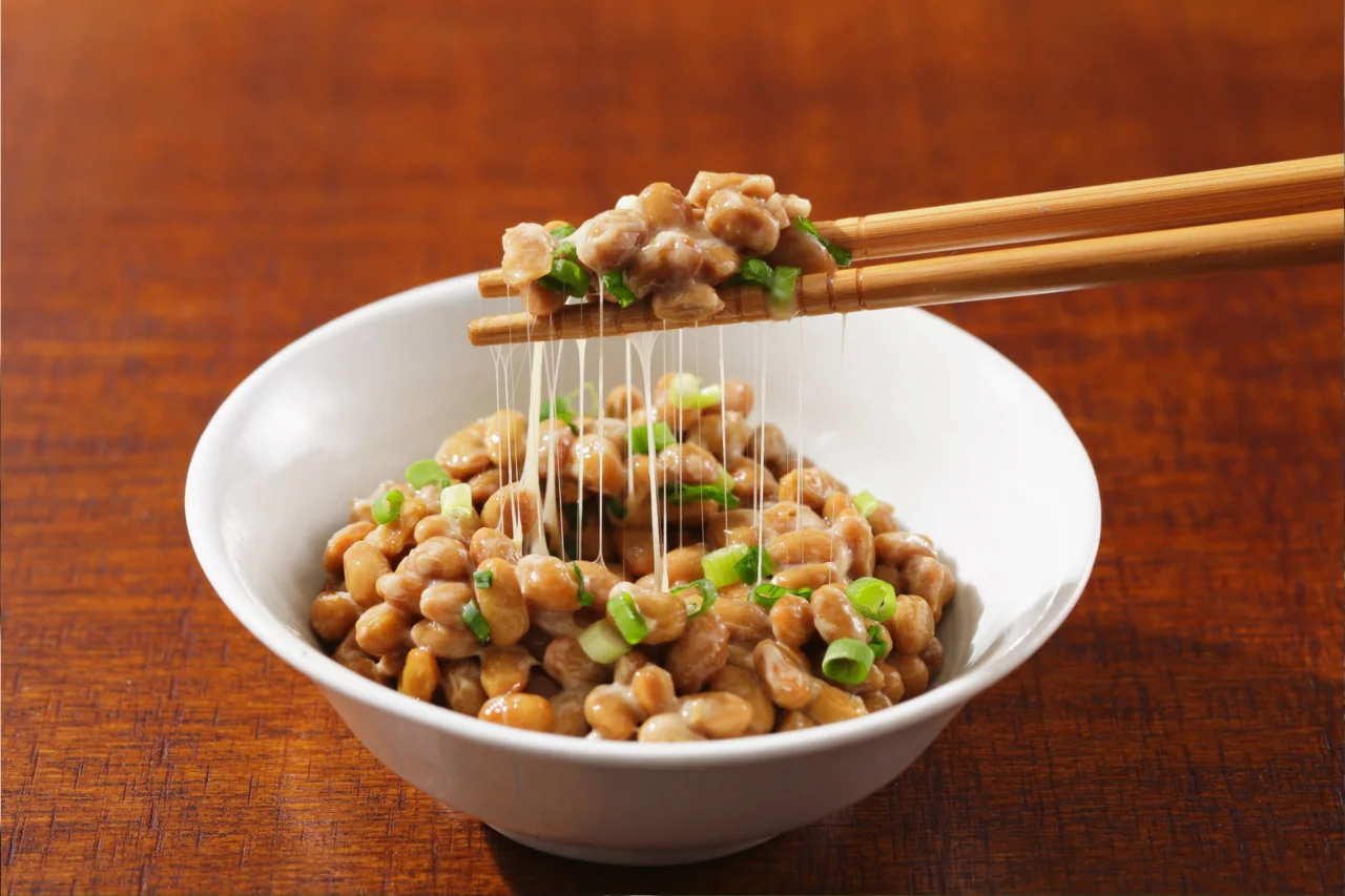 Natto ganha espaço fora do Japão com fama de alimento saudável e exportações em alta 26 Heloisa L 2026 06 23T102810.748