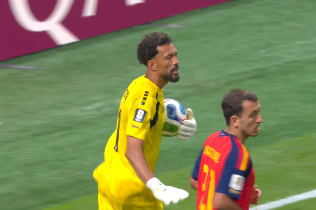Vozinha estreia na Copa aos 40 anos e vira símbolo de Cabo Verde contra a Espanha 35 Heloisa L 33