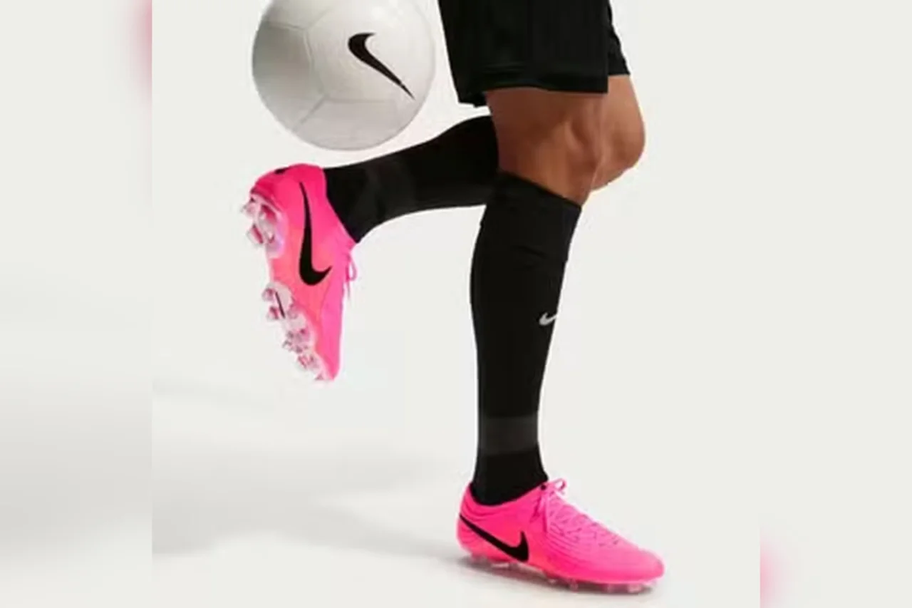 Chuteiras rosas chamam atenção na Copa e têm explicação na ciência das cores 3 Chuteiras rosas chamam atenção na Copa e têm explicação na ciência das cores
