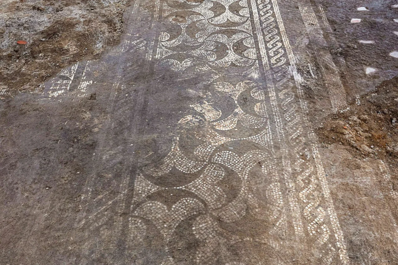 Escavação clandestina revela vila romana com mosaicos nos arredores de Roma