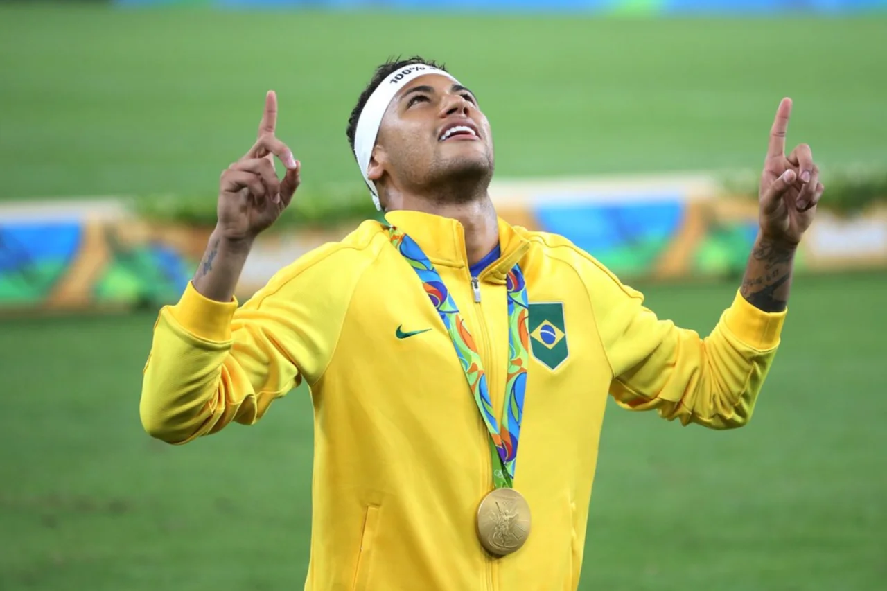 Neymar fará ressonância e pode voltar aos treinos com a seleção na próxima semana