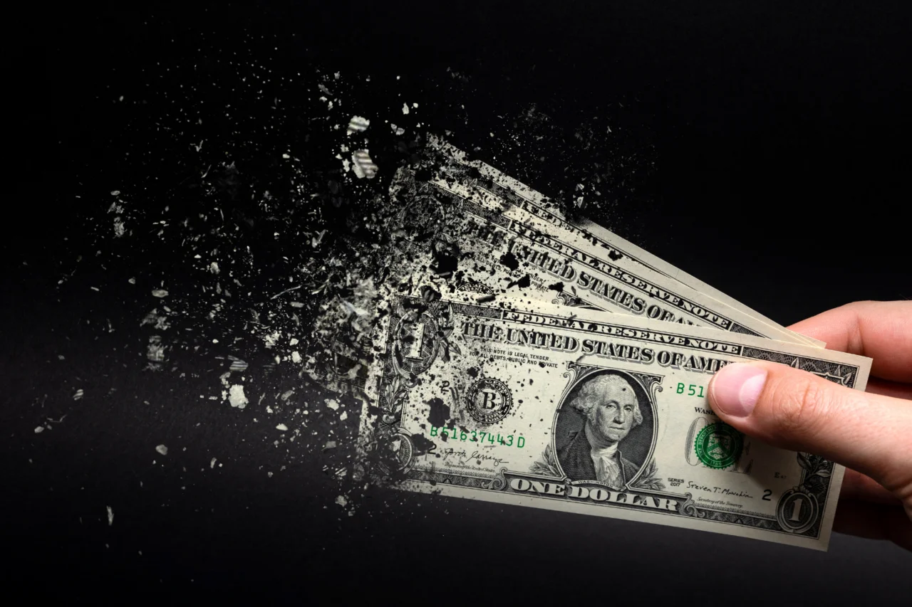 Dólar cai e Bolsa avança com inflação no Brasil e alívio nas tensões do Oriente Médio