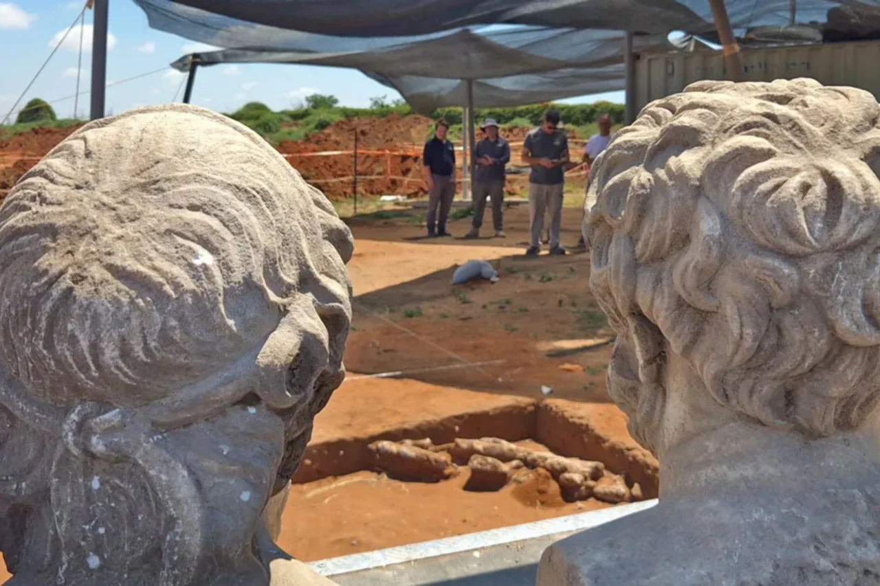 Esculturas romanas de 1.700 anos são encontradas intactas no norte de Israel